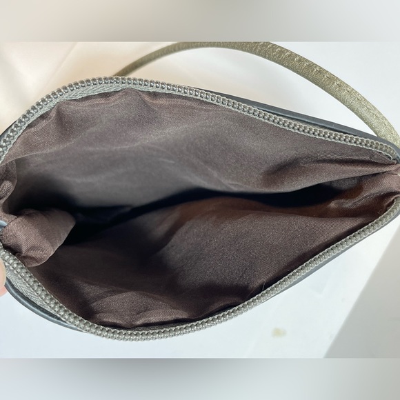 🔥3 for $15 Sale- EUC- Laser cut crossbody bag - Picture 4 of 4